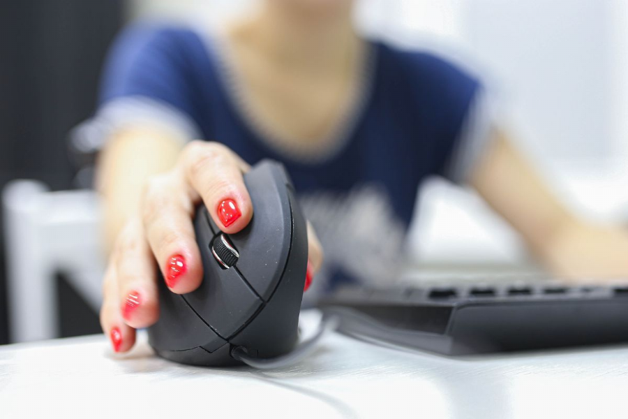 Vertical Mouse Benefits and How to Use Them Properly
